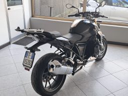 BMW R 1250 R TRIPLE BLACK pieno